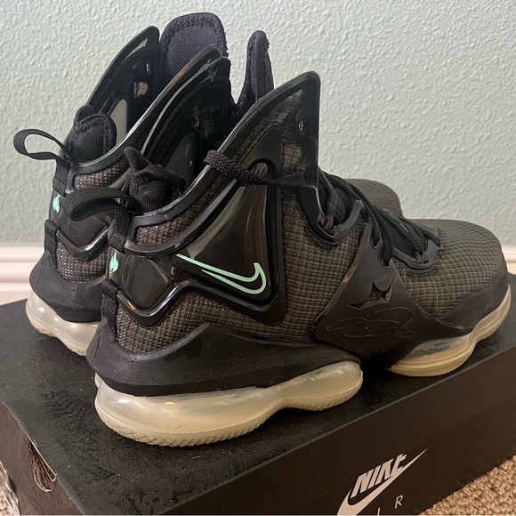 Nike Lebron XIX 19 "Black Green Glow" Mens
Basketball Shoes CZ0203-003 - Picture 2 of 6